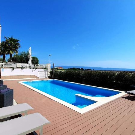 Sea View- Spacious Apartment With Shared Pool 스플리트 외부 사진