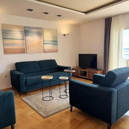 Sea View- Spacious Apartment With Shared Pool 스플리트 외부 사진