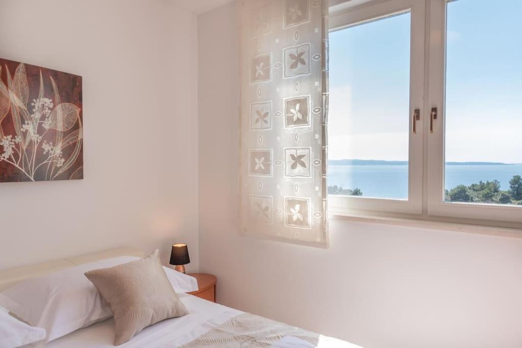 Sea View- Spacious Apartment With Shared Pool 스플리트 외부 사진
