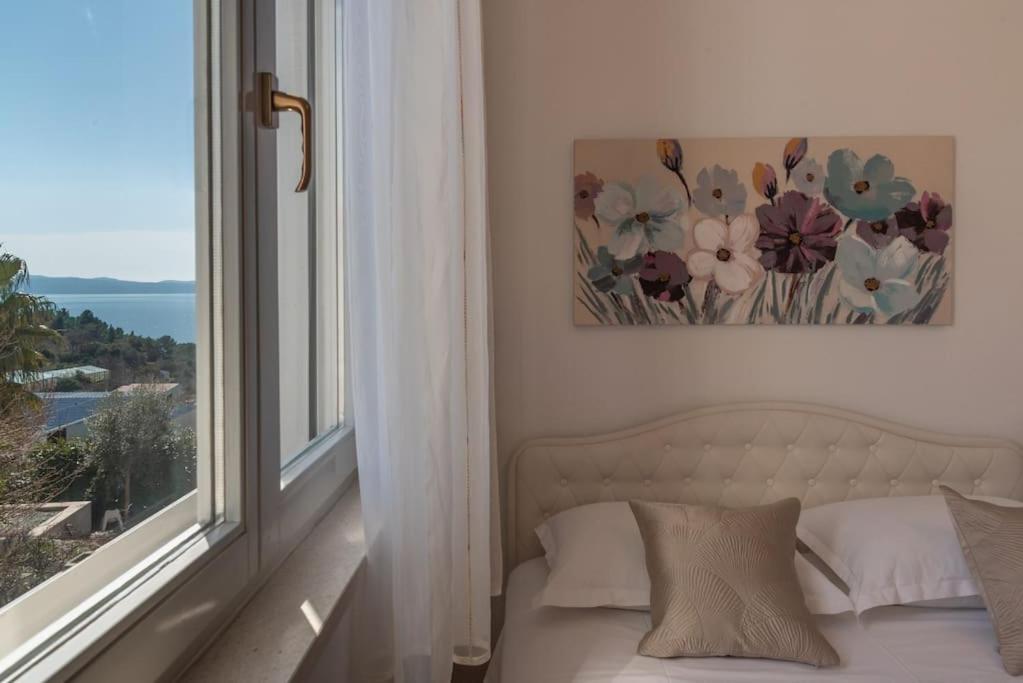 Sea View- Spacious Apartment With Shared Pool 스플리트 외부 사진