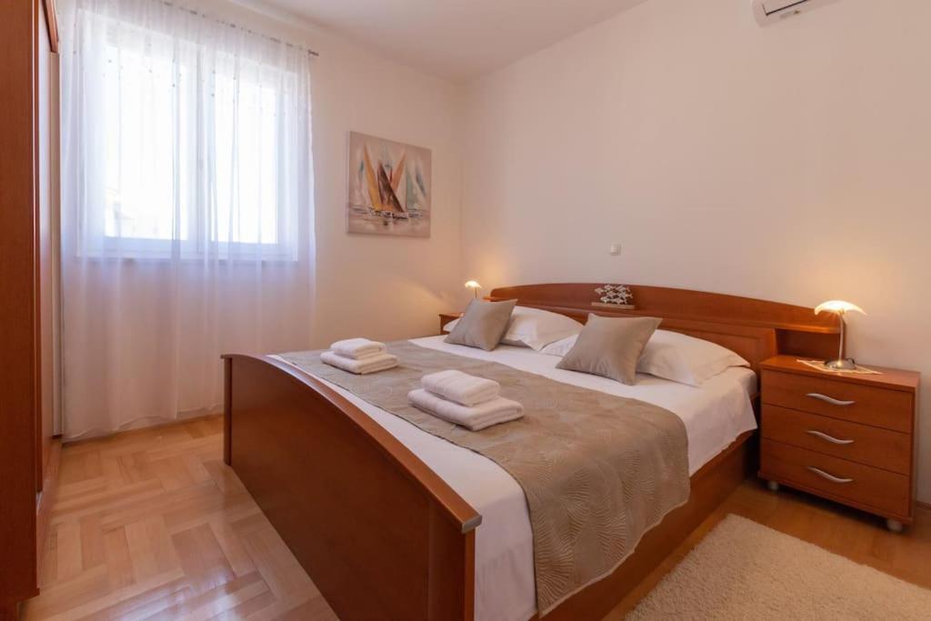 Sea View- Spacious Apartment With Shared Pool 스플리트 외부 사진