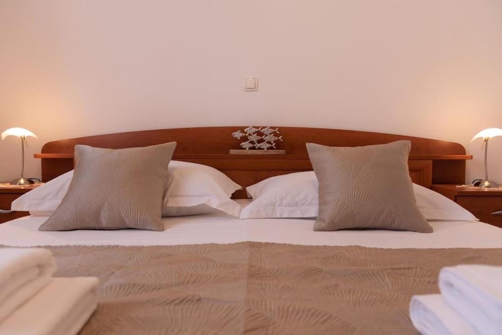 Sea View- Spacious Apartment With Shared Pool 스플리트 외부 사진