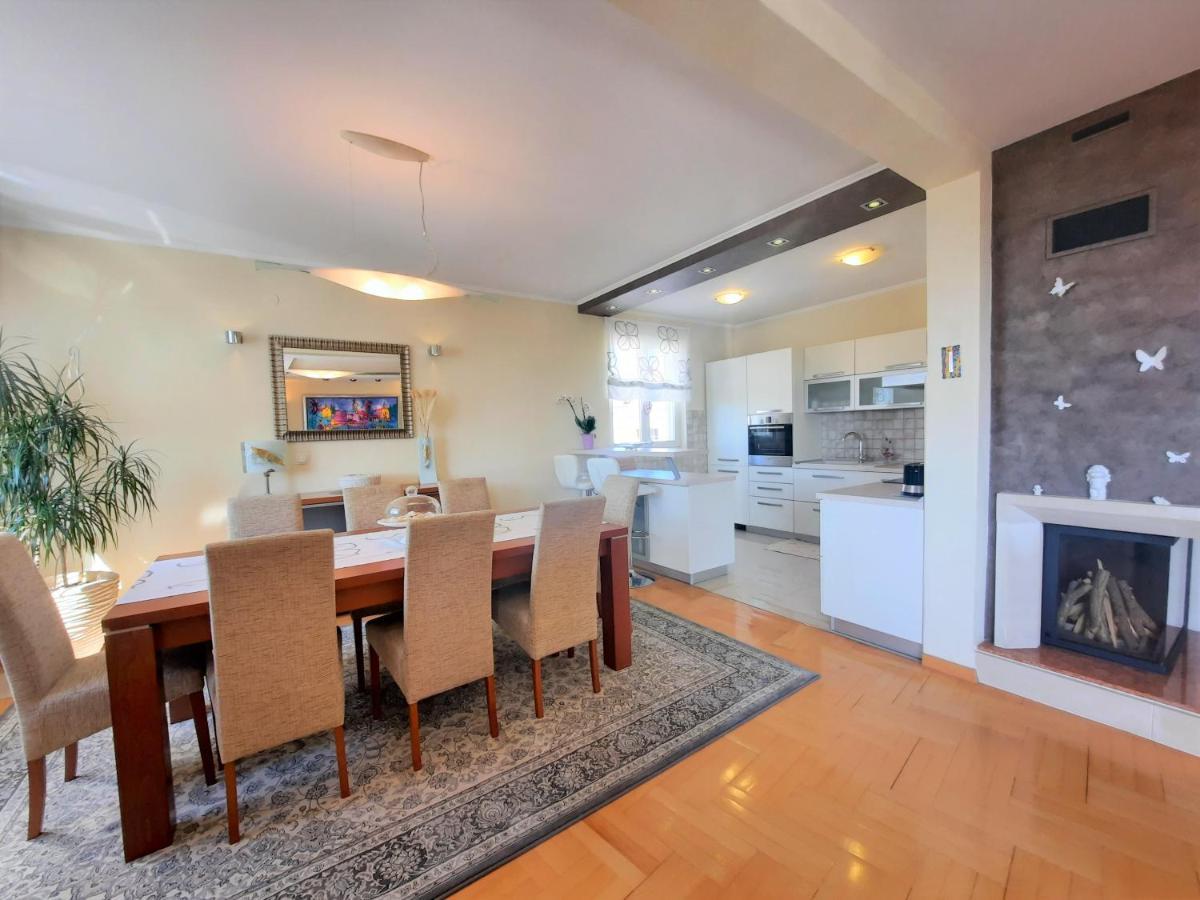 Sea View- Spacious Apartment With Shared Pool 스플리트 외부 사진