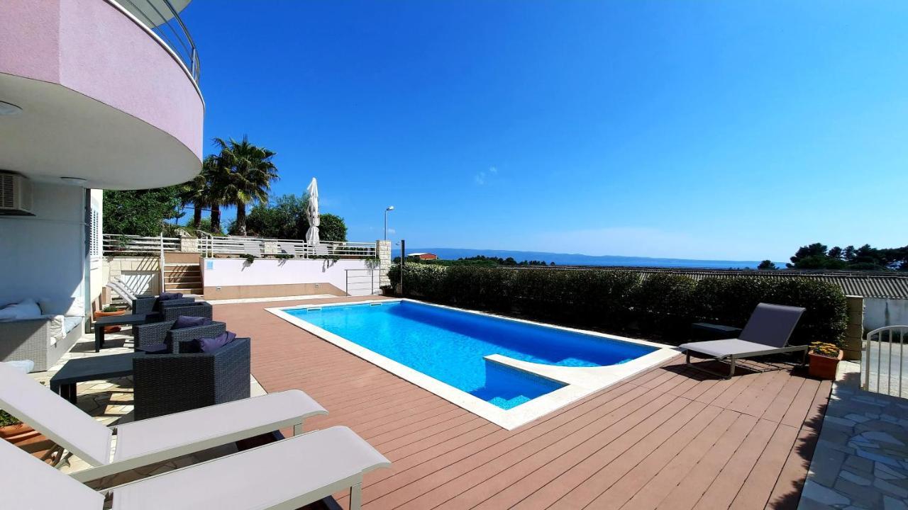 Sea View- Spacious Apartment With Shared Pool 스플리트 외부 사진