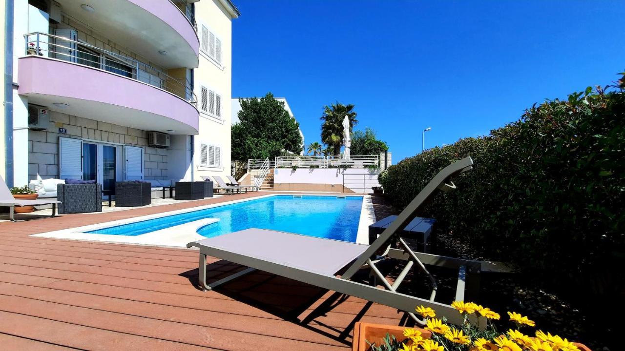 Sea View- Spacious Apartment With Shared Pool 스플리트 외부 사진