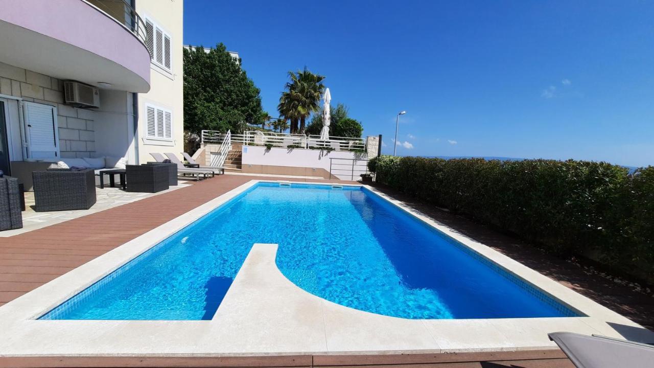 Sea View- Spacious Apartment With Shared Pool 스플리트 외부 사진