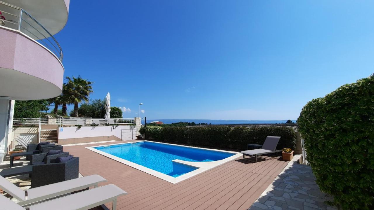 Sea View- Spacious Apartment With Shared Pool 스플리트 외부 사진