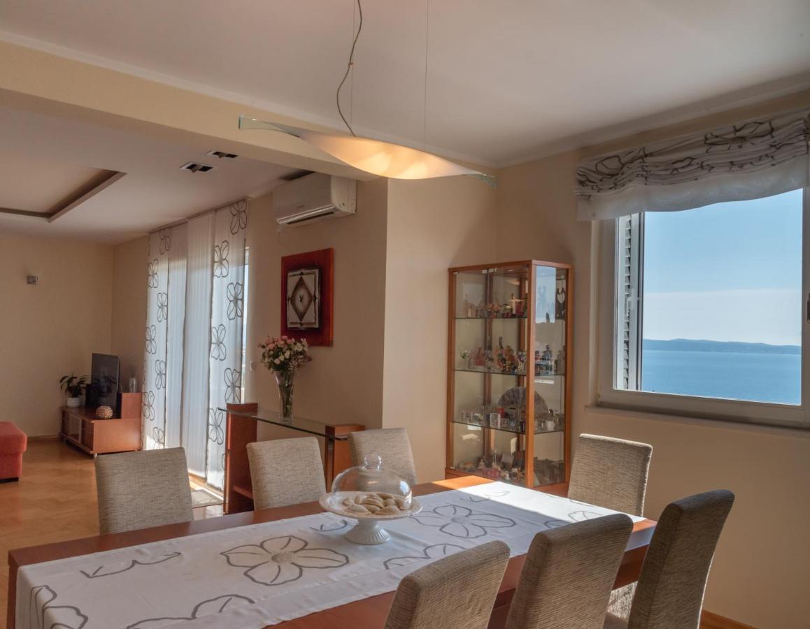 Sea View- Spacious Apartment With Shared Pool 스플리트 외부 사진