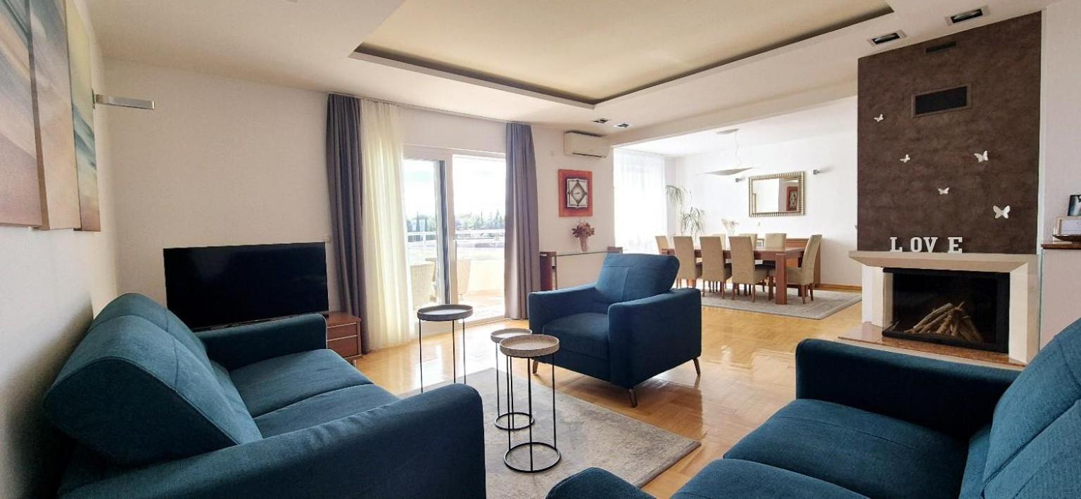 Sea View- Spacious Apartment With Shared Pool 스플리트 외부 사진