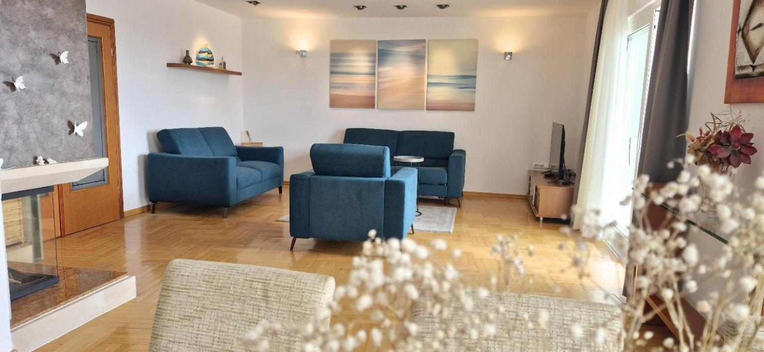 Sea View- Spacious Apartment With Shared Pool 스플리트 외부 사진